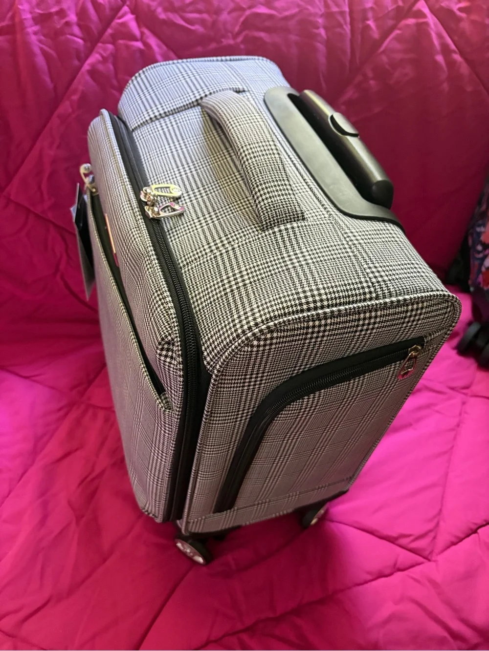 London Fog Black Houndstooth Plaid Rolling/LapTop 8/Spinner Under Seat Carry~On